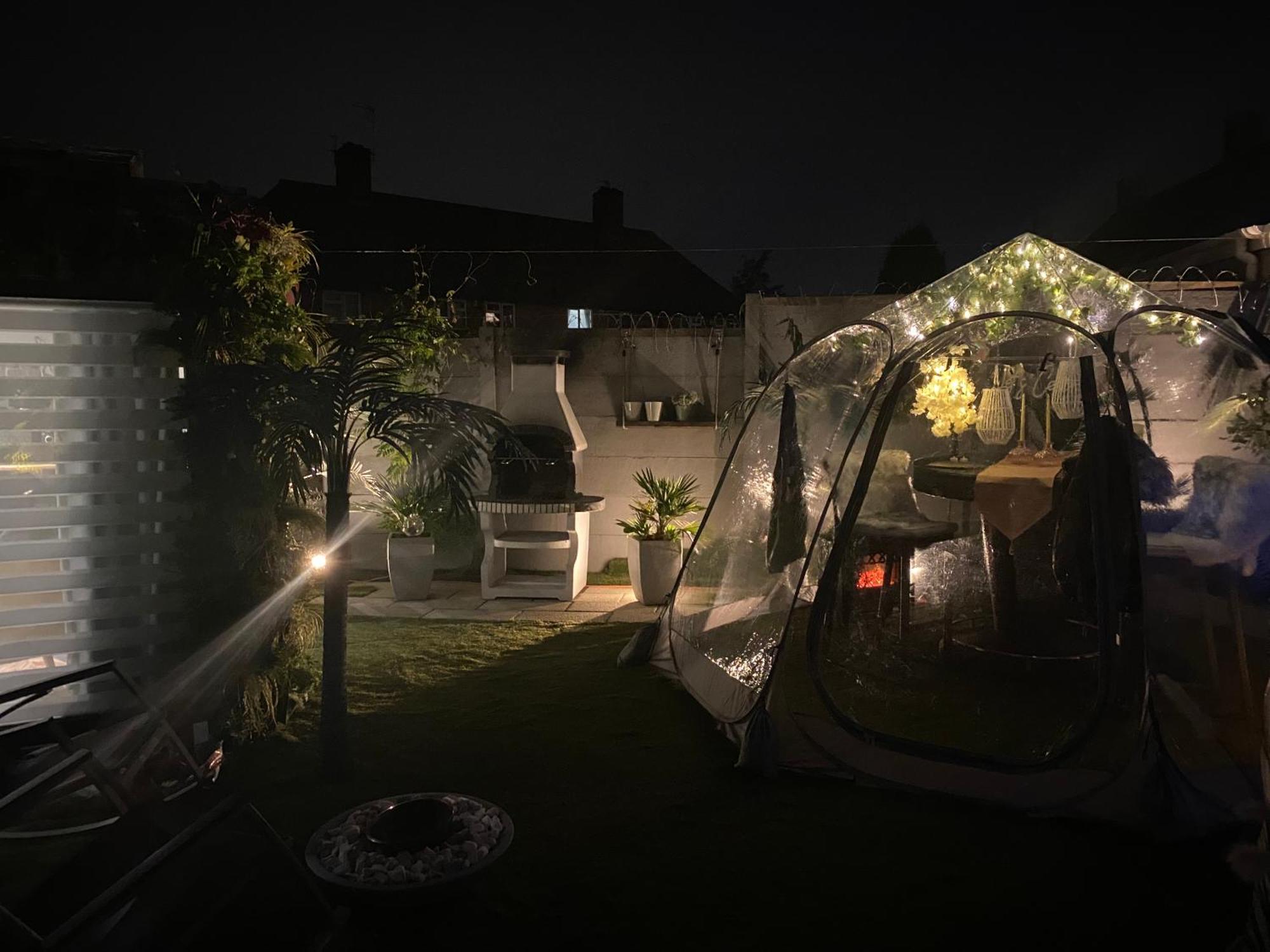 Secret Oasis: Island-inspired With Private Pool Nottingham